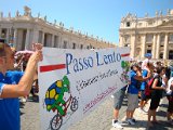 ROMA-ANGELUS DEL PAPA STRISCIONE PASSOLENTO 2.JPG